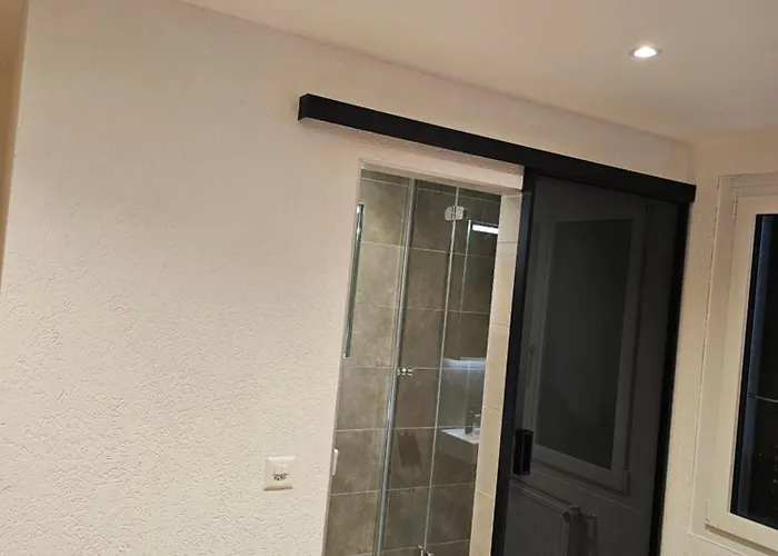 Belle Privative à Vallorbe, Max 2 Voyageurs Couette-café *