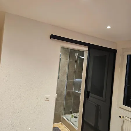 Belle Privative à Vallorbe, Max 2 Voyageurs Couette-café *