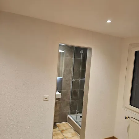 Belle Privative à Vallorbe, Max 2 Voyageurs Couette-café *